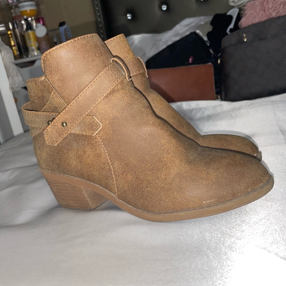 Girls boots